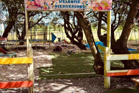 Commercial property in Miami, Florida № 2006144 - photo 16