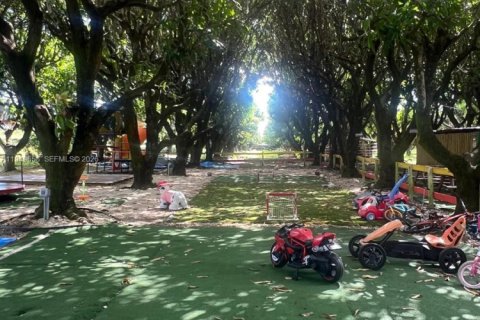 Commercial property in Miami, Florida № 2006144 - photo 19