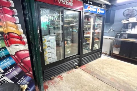 Commercial property in Miami, Florida № 2006144 - photo 24