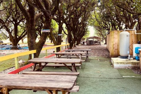 Commercial property in Miami, Florida № 2006144 - photo 7