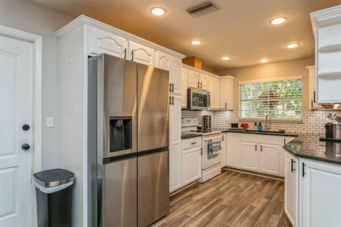 House in Sarasota, Florida 3 bedrooms, 105.72 sq.m. № 1754756 - photo 14
