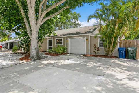 House in Sarasota, Florida 3 bedrooms, 105.72 sq.m. № 1754756 - photo 7
