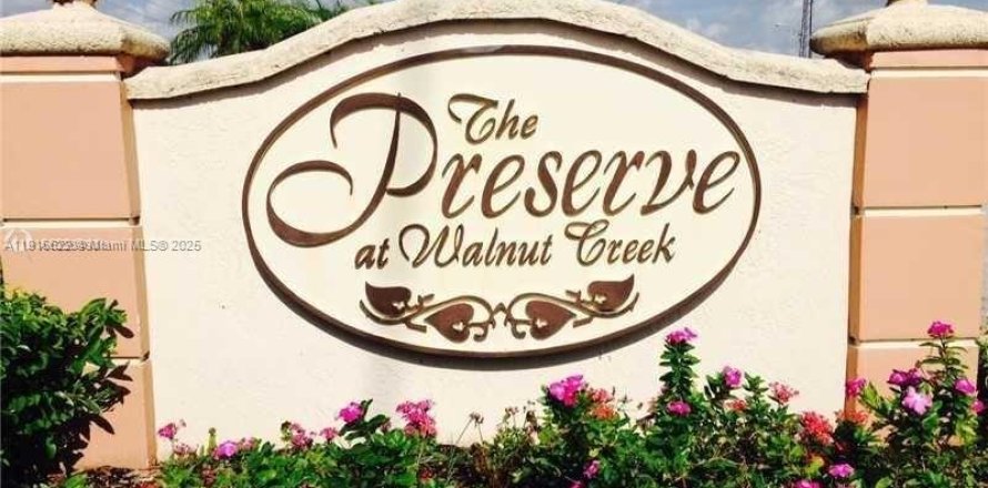 Condo à Pembroke Pines, Floride, 3 chambres  № 1973742