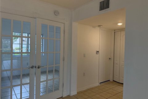 Copropriété à louer à Pembroke Pines, Floride: 3 chambres, 95.13 m2 № 1973742 - photo 5