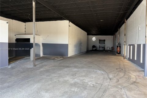 Immobilier commercial à Hialeah, Floride № 2038928