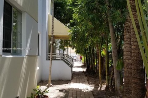 Copropriété à louer à Miami Beach, Floride: 43.85 m2 № 2046125 - photo 2