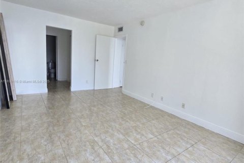 Купить кондоминиум в Майами, Флорида 2 спальни, 89.84м2, № 1920743 - фото 18