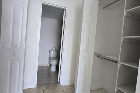 Купить кондоминиум в Майами, Флорида 2 спальни, 89.84м2, № 1920743 - фото 24