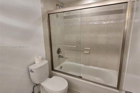 Купить кондоминиум в Майами, Флорида 2 спальни, 89.84м2, № 1920743 - фото 20