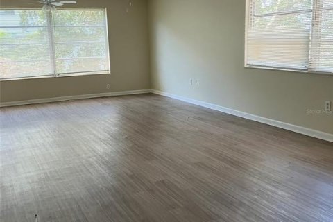 Condo in Saint Petersburg, Florida, 2 bedrooms № 2285508 - photo 21