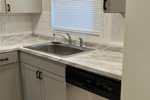 Condo in Saint Petersburg, Florida, 2 bedrooms № 2285508 - photo 5