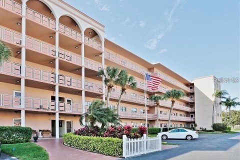 Condo in Saint Petersburg, Florida, 2 bedrooms  № 2285508