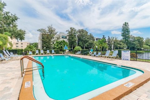 Condo in Saint Petersburg, Florida, 2 bedrooms № 2285508 - photo 30