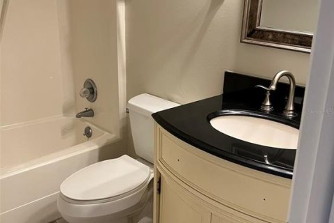 Condo in Saint Petersburg, Florida, 2 bedrooms № 2285508 - photo 12