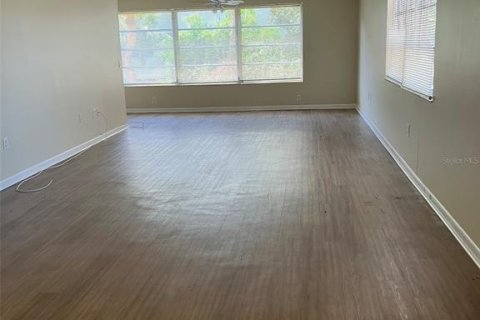 Condo in Saint Petersburg, Florida, 2 bedrooms № 2285508 - photo 8