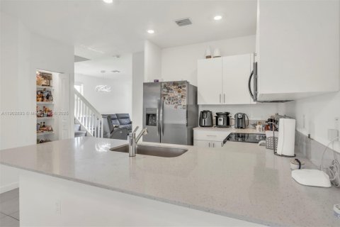 Touwnhouse à vendre à Coral Springs, Floride: 4 chambres, 172.15 m2 № 1954108 - photo 10