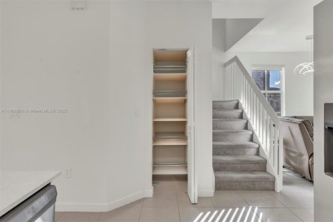 Touwnhouse à vendre à Coral Springs, Floride: 4 chambres, 172.15 m2 № 1954108 - photo 17