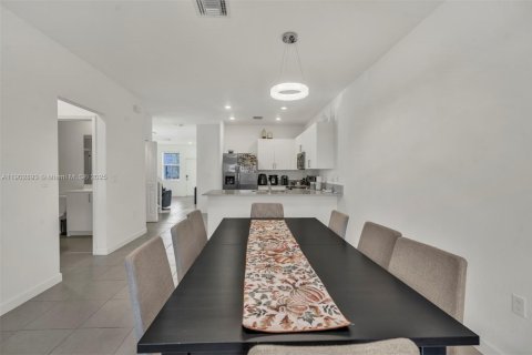 Touwnhouse à vendre à Coral Springs, Floride: 4 chambres, 172.15 m2 № 1954108 - photo 11