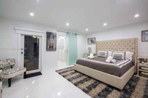 House in Miami, Florida 4 bedrooms, 239.87 sq.m. № 1892197 - photo 16