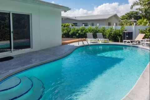 House in Miami, Florida 4 bedrooms, 239.87 sq.m. № 1892197 - photo 4