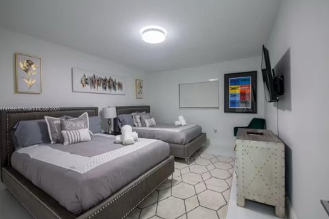 House in Miami, Florida 4 bedrooms, 239.87 sq.m. № 1892197 - photo 20