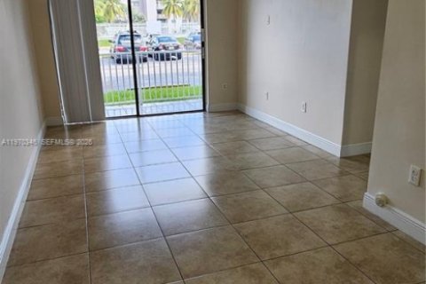 Condominio en alquiler en Miami, Florida, 2 dormitorios, 80.82 m2 № 2032053 - foto 6