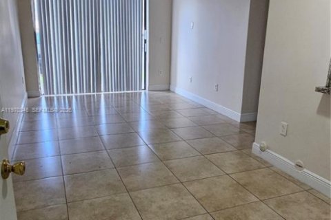 Condominio en alquiler en Miami, Florida, 2 dormitorios, 80.82 m2 № 2032053 - foto 7