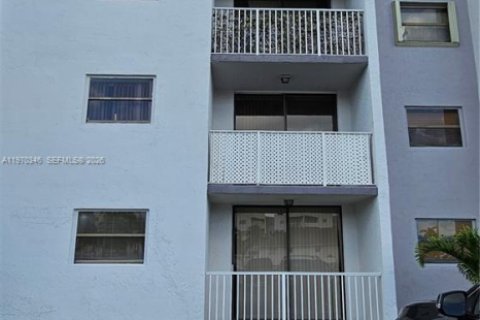 Condominio en alquiler en Miami, Florida, 2 dormitorios, 80.82 m2 № 2032053 - foto 2