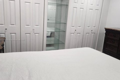 Снять в аренду квартиру в Пемброк-Пайнс, Флорида 2 спальни, 173.26м2, № 1889339 - фото 5