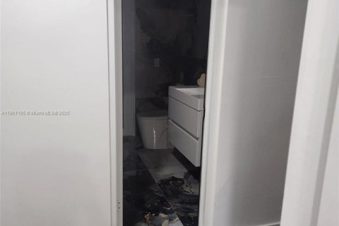 Снять в аренду квартиру в Пемброк-Пайнс, Флорида 2 спальни, 173.26м2, № 1889339 - фото 7