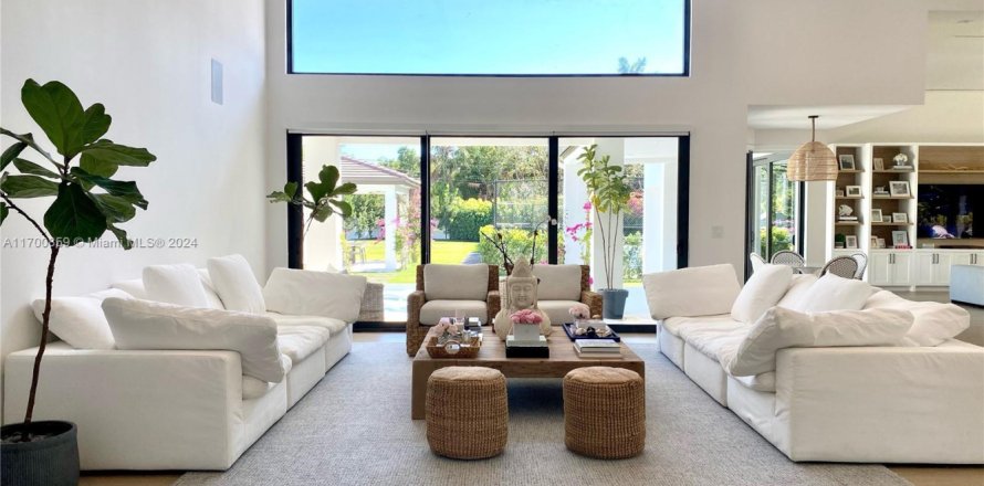 Casa en Miami, Florida 6 dormitorios, 392.88 m2 № 1454356