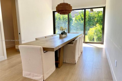 Casa en venta en Miami, Florida, 6 dormitorios, 392.88 m2 № 1454356 - foto 16