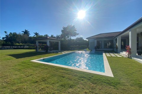 Casa en venta en Miami, Florida, 6 dormitorios, 392.88 m2 № 1454356 - foto 27