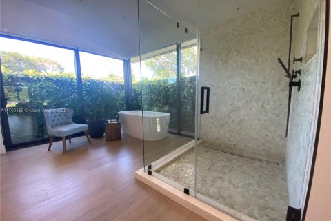 Casa en venta en Miami, Florida, 6 dormitorios, 392.88 m2 № 1454356 - foto 24