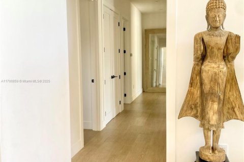 Casa en venta en Miami, Florida, 6 dormitorios, 392.88 m2 № 1454356 - foto 19