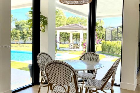 Casa en venta en Miami, Florida, 6 dormitorios, 392.88 m2 № 1454356 - foto 12
