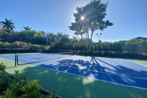 Casa en venta en Miami, Florida, 6 dormitorios, 392.88 m2 № 1454356 - foto 3
