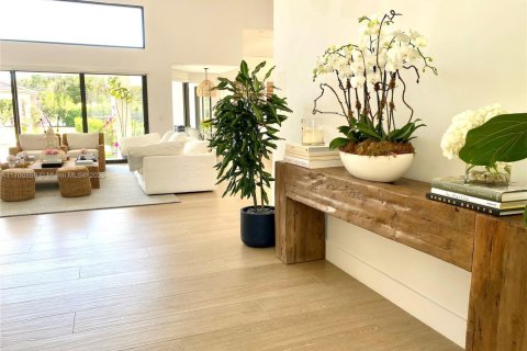 Casa en venta en Miami, Florida, 6 dormitorios, 392.88 m2 № 1454356 - foto 9