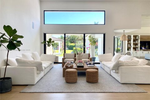 Casa en venta en Miami, Florida, 6 dormitorios, 392.88 m2 № 1454356 - foto 4