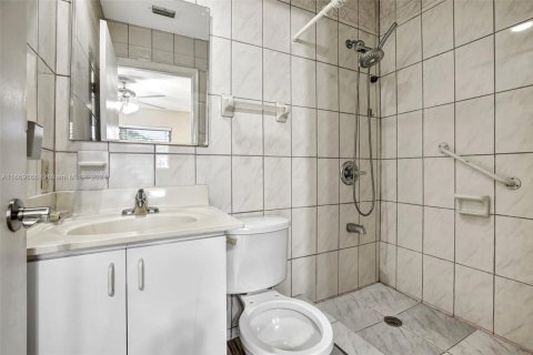 Adosado en venta en Hialeah, Florida, 2 dormitorios, 104.24 m2 № 1764803 - foto 21