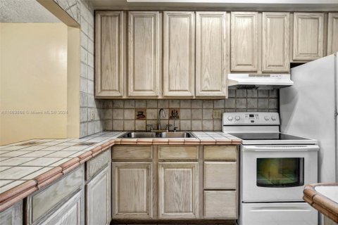 Adosado en venta en Hialeah, Florida, 2 dormitorios, 104.24 m2 № 1764803 - foto 17