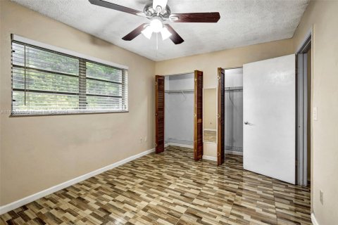 Adosado en venta en Hialeah, Florida, 2 dormitorios, 104.24 m2 № 1764803 - foto 20