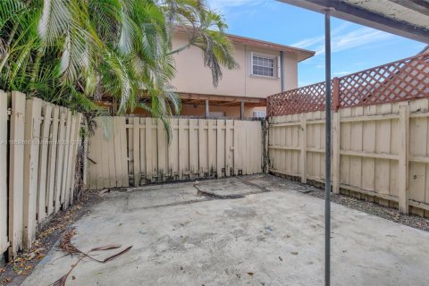 Adosado en venta en Hialeah, Florida, 2 dormitorios, 104.24 m2 № 1764803 - foto 28