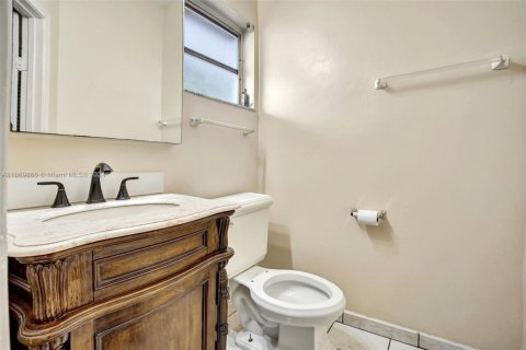 Adosado en venta en Hialeah, Florida, 2 dormitorios, 104.24 m2 № 1764803 - foto 11