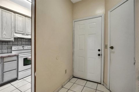 Adosado en venta en Hialeah, Florida, 2 dormitorios, 104.24 m2 № 1764803 - foto 10