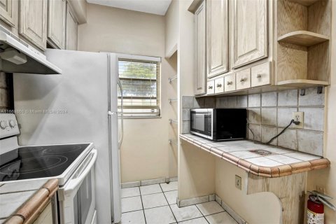 Adosado en venta en Hialeah, Florida, 2 dormitorios, 104.24 m2 № 1764803 - foto 19
