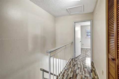 Adosado en venta en Hialeah, Florida, 2 dormitorios, 104.24 m2 № 1764803 - foto 26