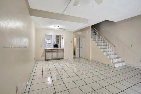 Adosado en venta en Hialeah, Florida, 2 dormitorios, 104.24 m2 № 1764803 - foto 4