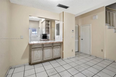 Adosado en venta en Hialeah, Florida, 2 dormitorios, 104.24 m2 № 1764803 - foto 14