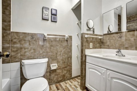Adosado en venta en Hialeah, Florida, 2 dormitorios, 104.24 m2 № 1764803 - foto 22